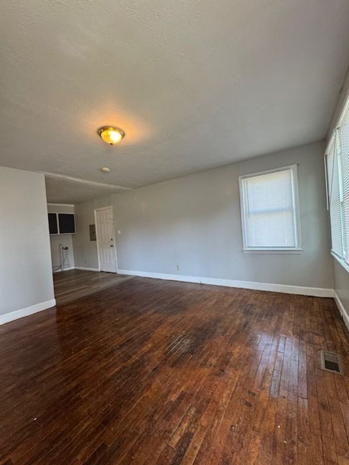1112 Atlantic Ave - Photo 3 of 9