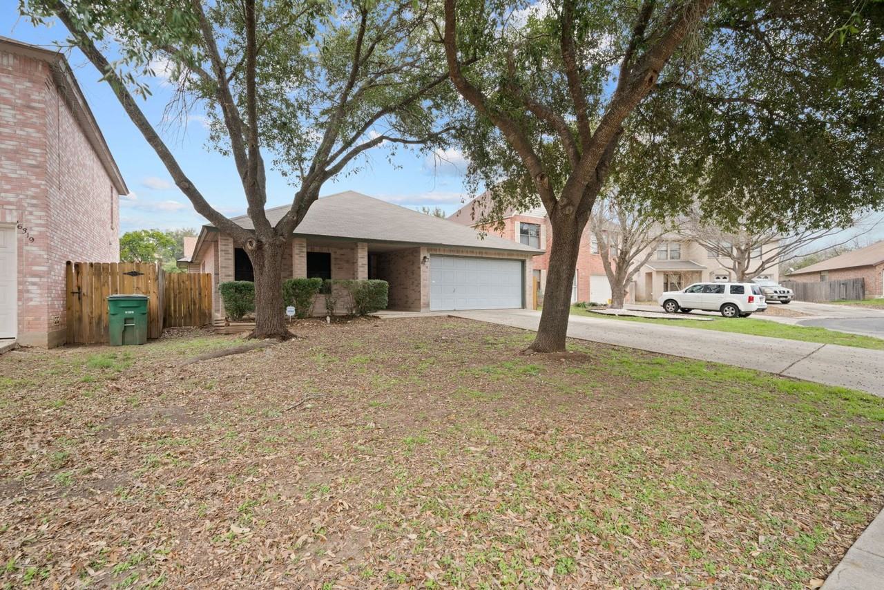 6315 Regency Crst - Photo 2 of 25