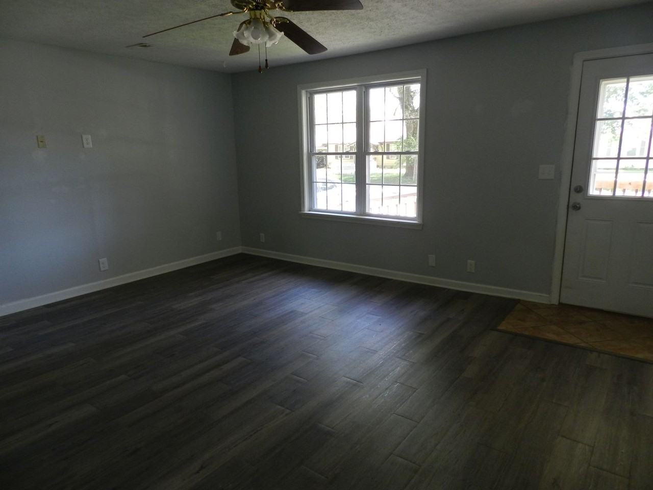 204 Dyer St - Photo 4 of 20