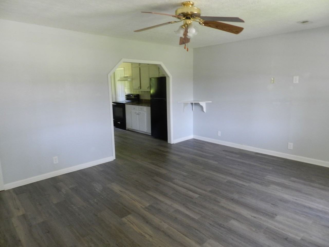 204 Dyer St - Photo 5 of 20