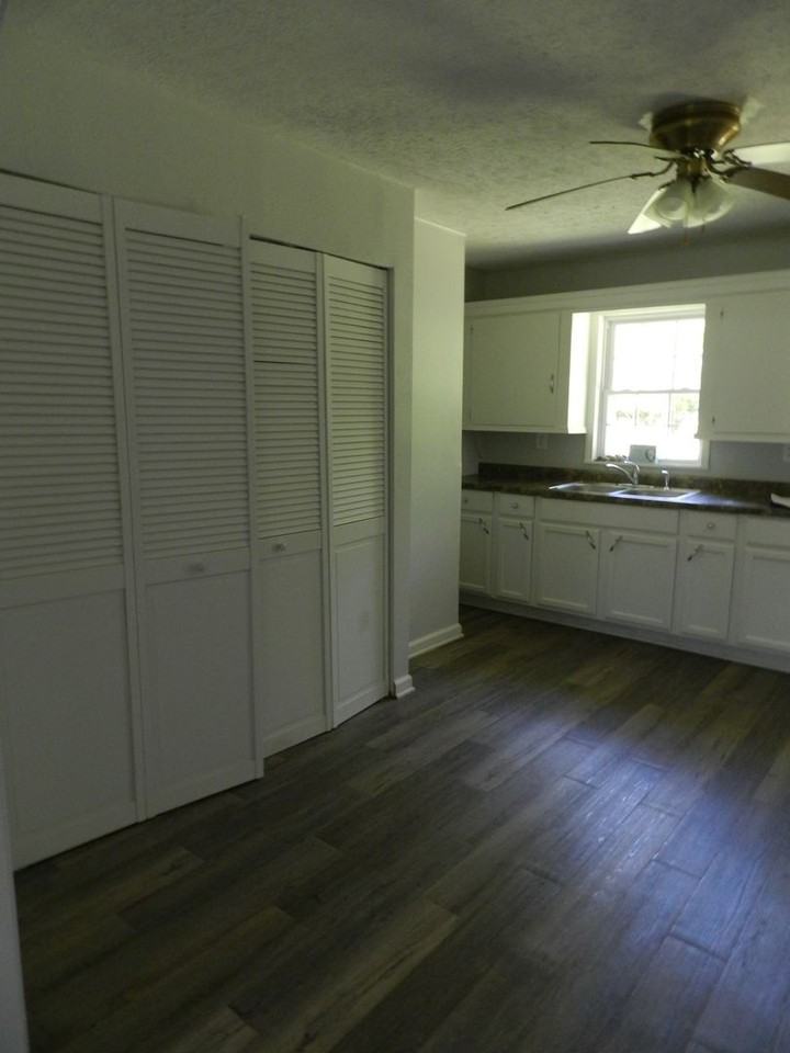 204 Dyer St - Photo 6 of 20