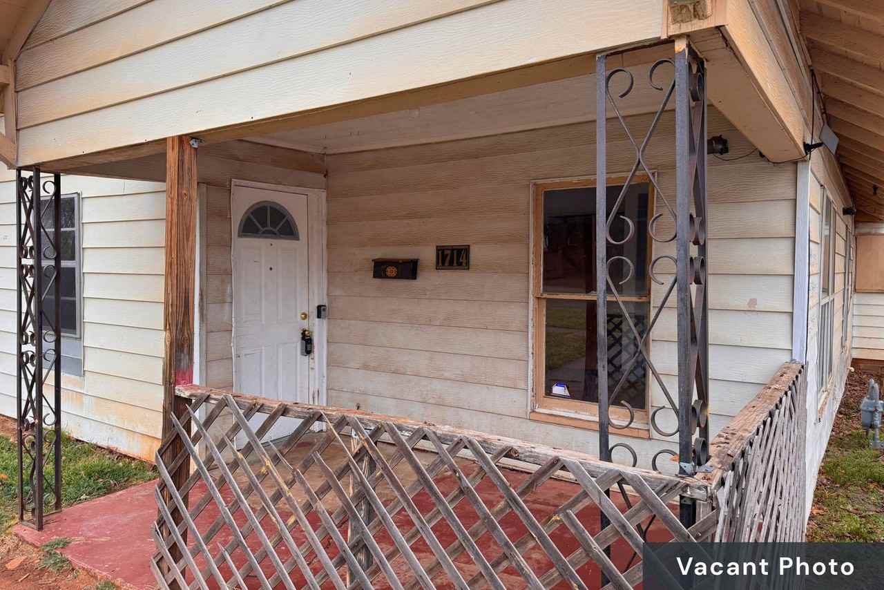 1714 7th St - Photo 3 of 31