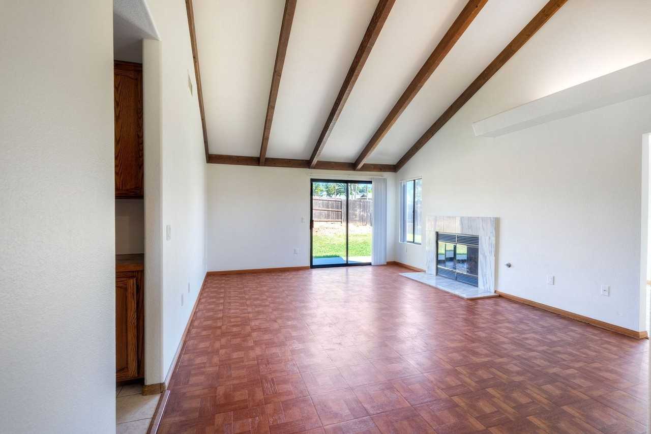 522 Felicia Ln - Photo 5 of 27