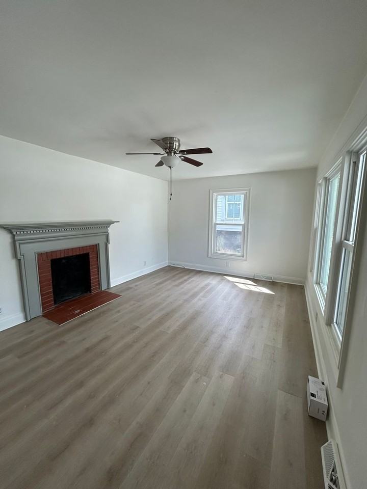 609 Center St - Photo 2 of 23