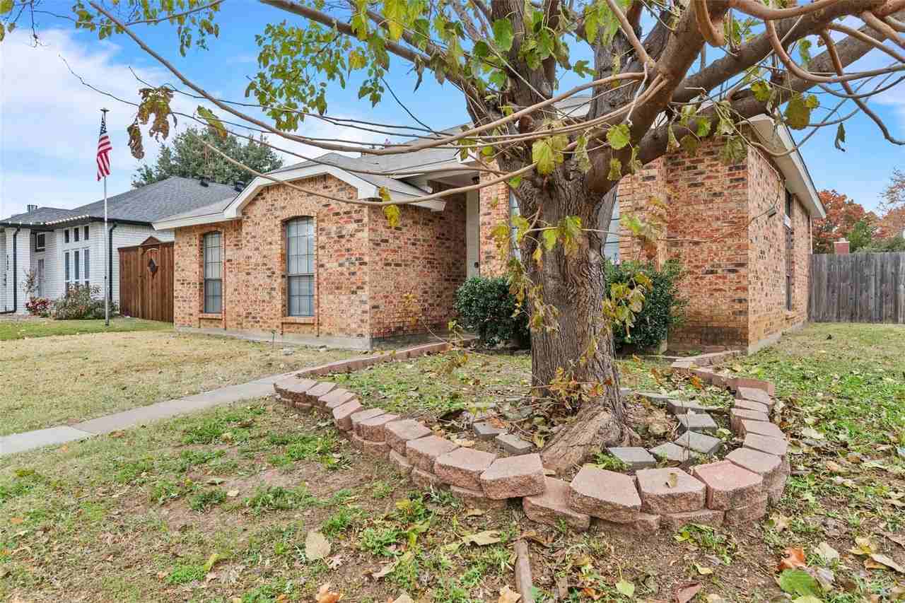 983 Downey Dr - Photo 3 of 38