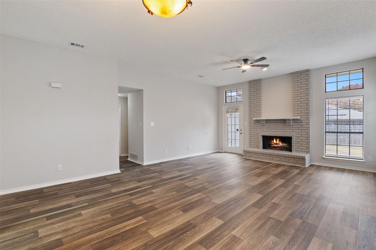 983 Downey Dr - Photo 7 of 38