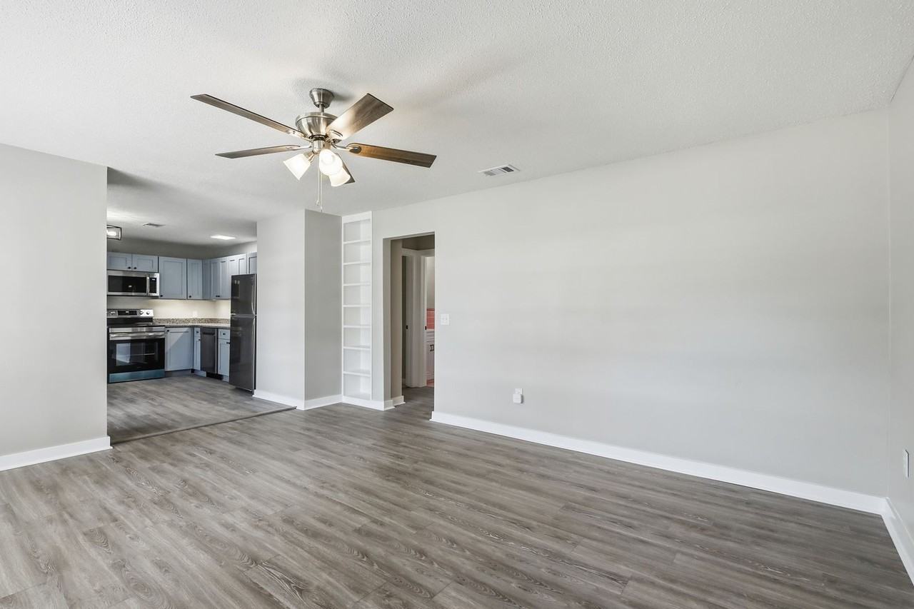 786 S 6th St - Photo 5 of 20