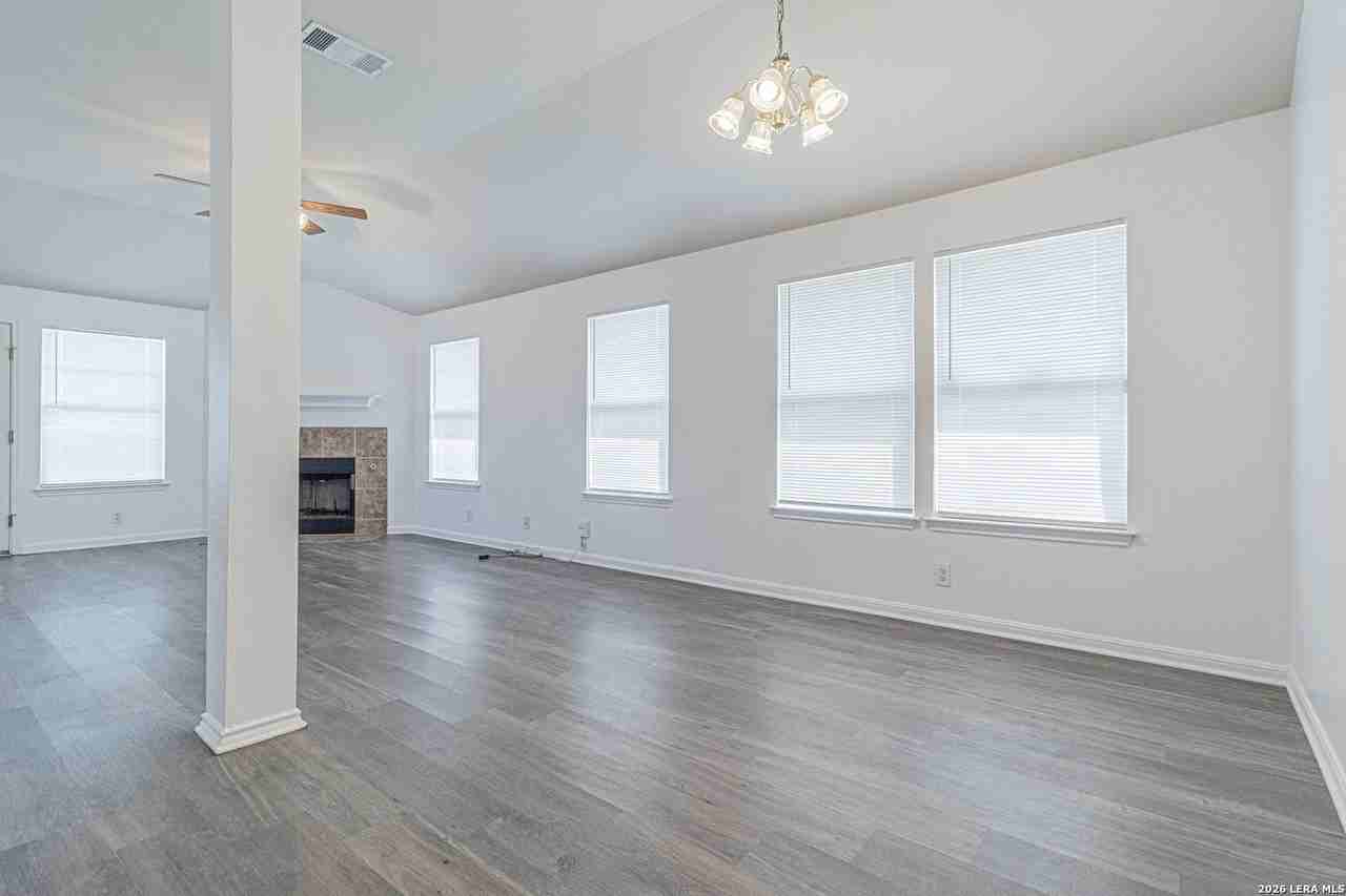 8407 Whitebrush - Photo 4 of 44