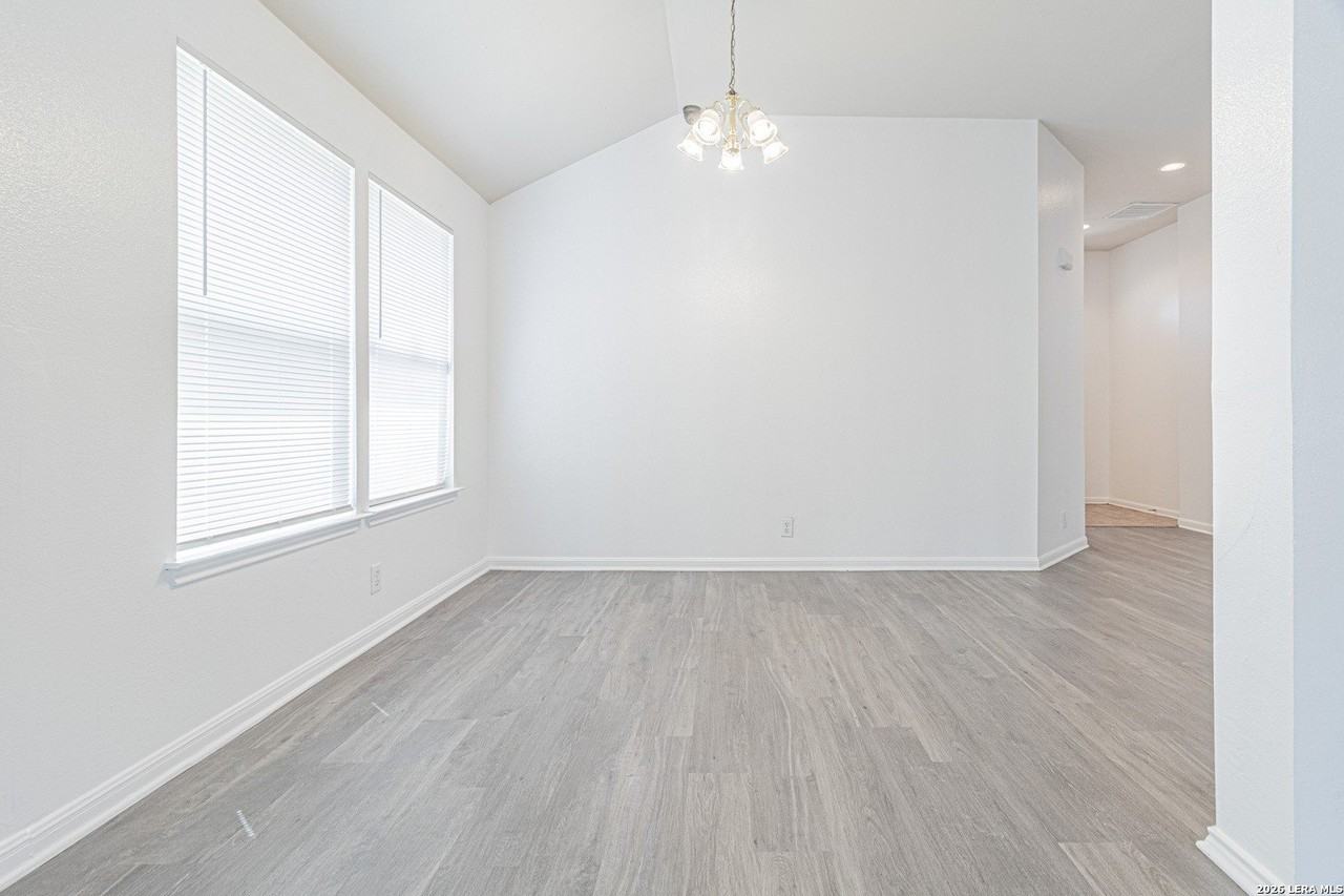 8407 Whitebrush - Photo 7 of 44