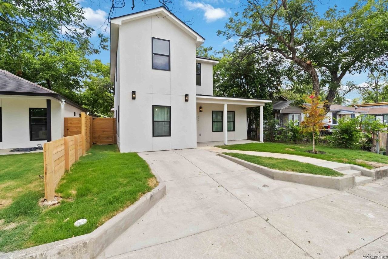 237 Carle Ave - Photo 4 of 39