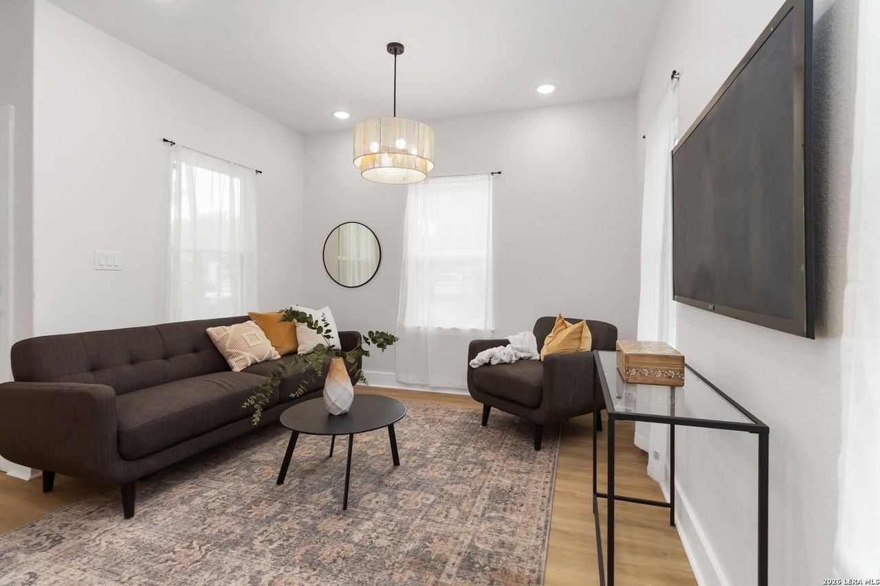237 Carle Ave - Photo 6 of 39