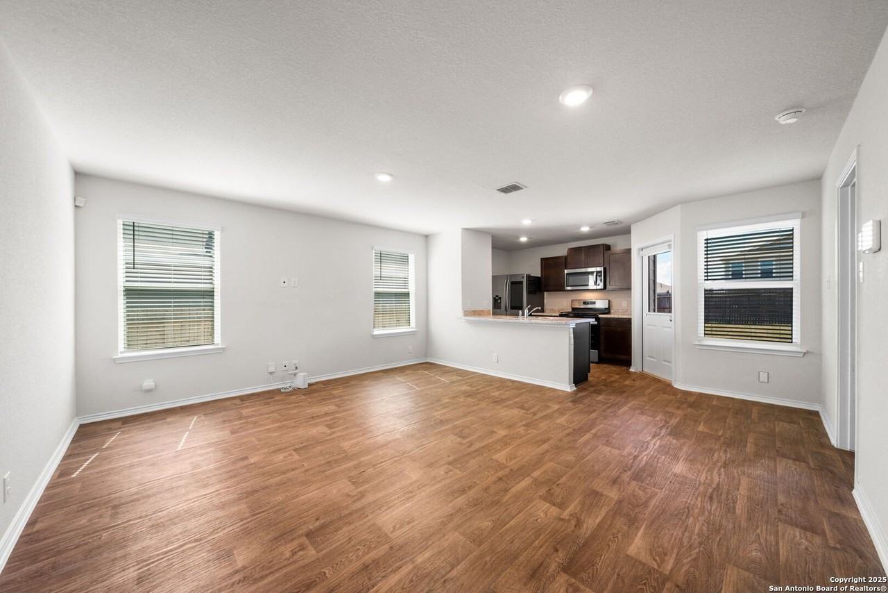 10027 Side Oats - Photo 6 of 27