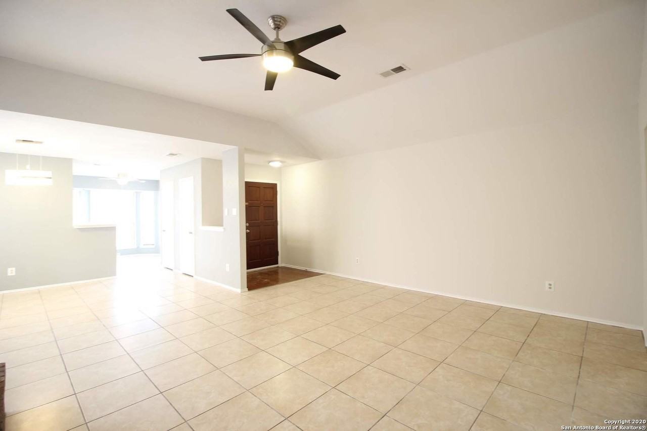 1023 Hedgestone Dr - Photo 2 of 21