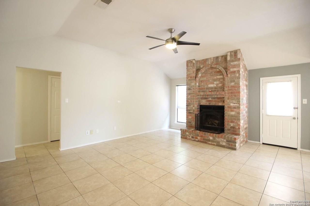 1023 Hedgestone Dr - Photo 3 of 21