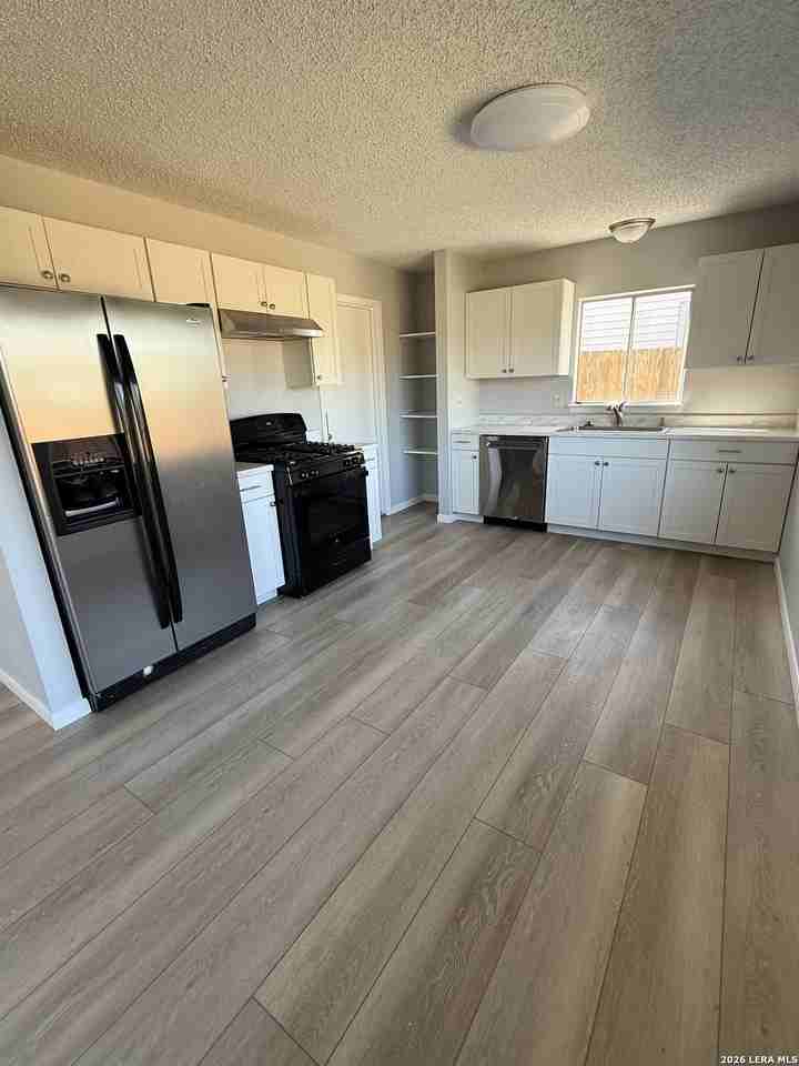 104 N Meadow St - Photo 3 of 14