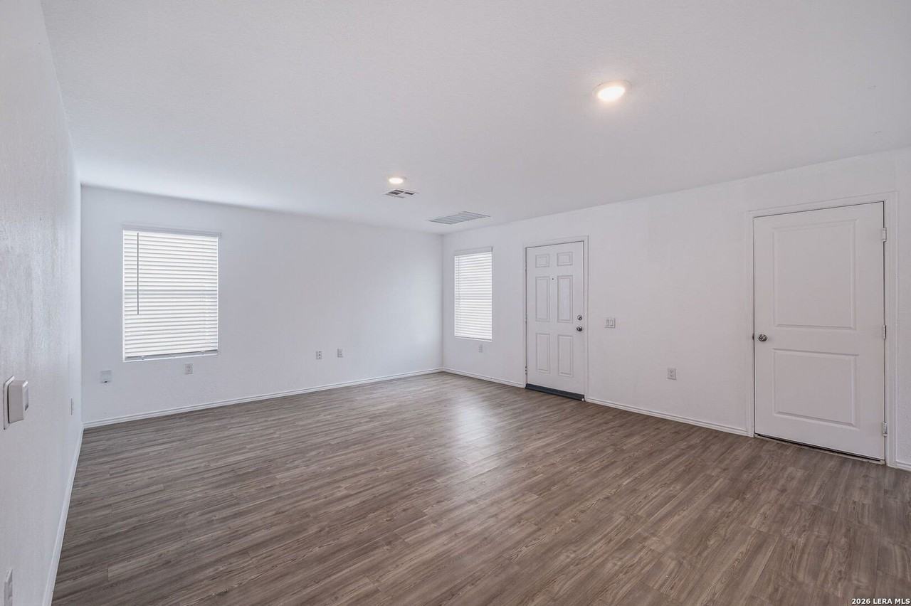 9422 Somerset Way - Photo 5 of 27