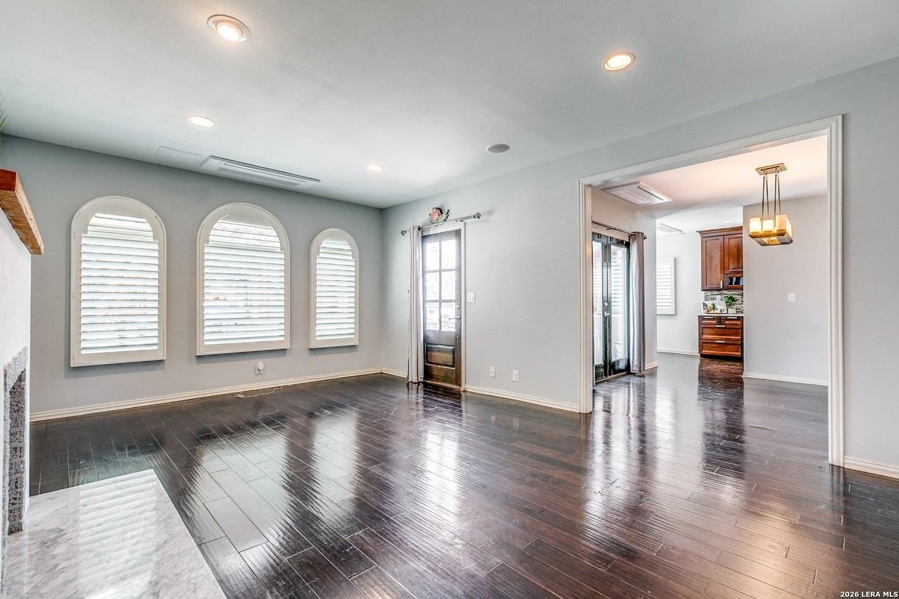 1714 W Summit Ave - Photo 4 of 25