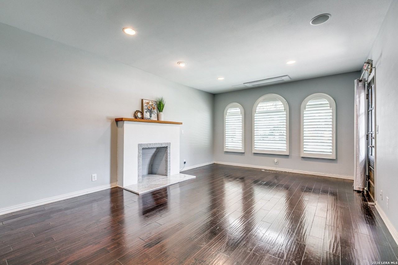 1714 W Summit Ave - Photo 6 of 25