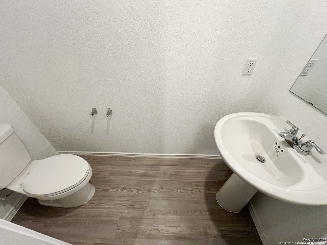 7227 Satellite Way - Photo 3 of 38