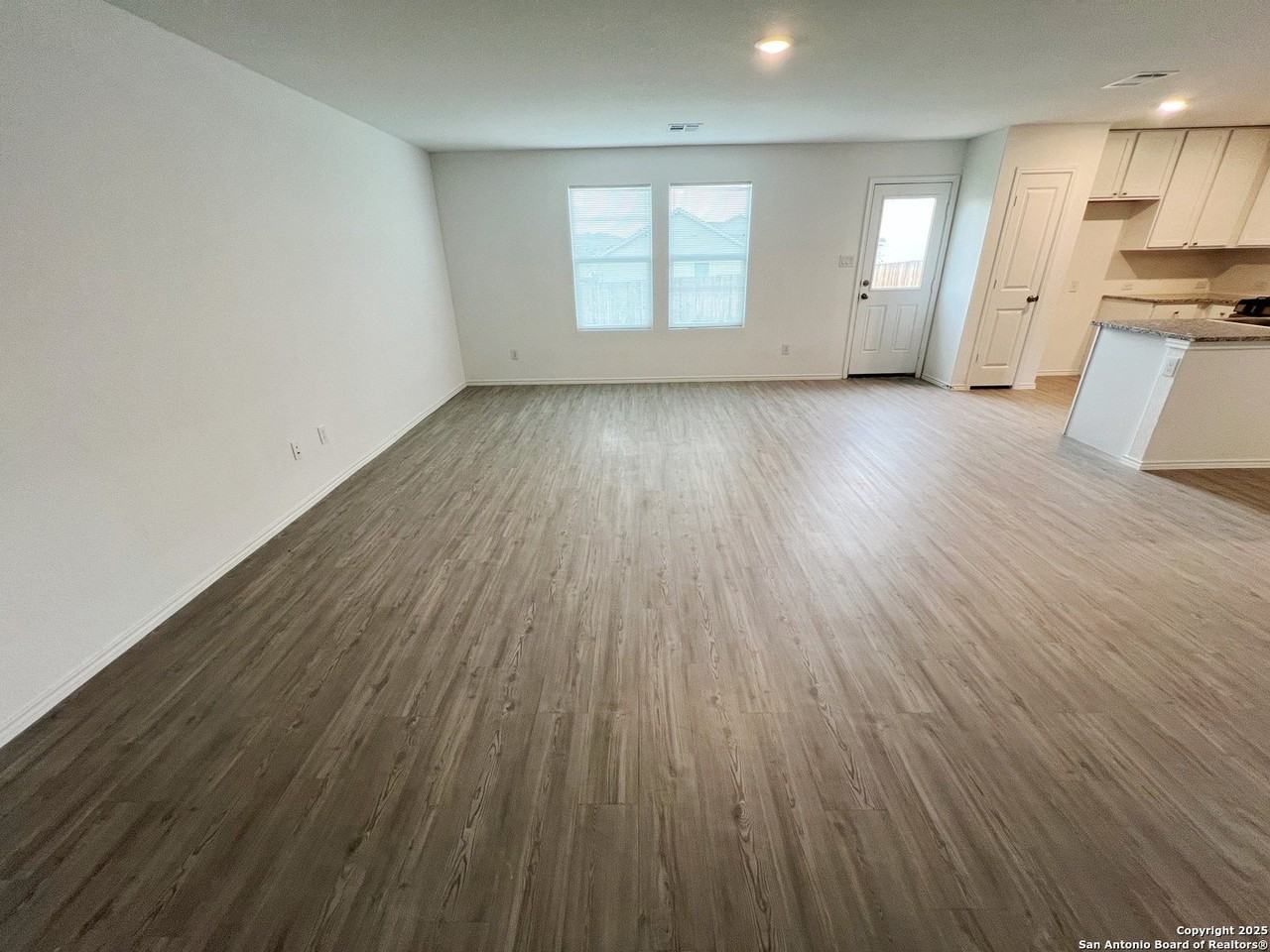 7227 Satellite Way - Photo 5 of 38