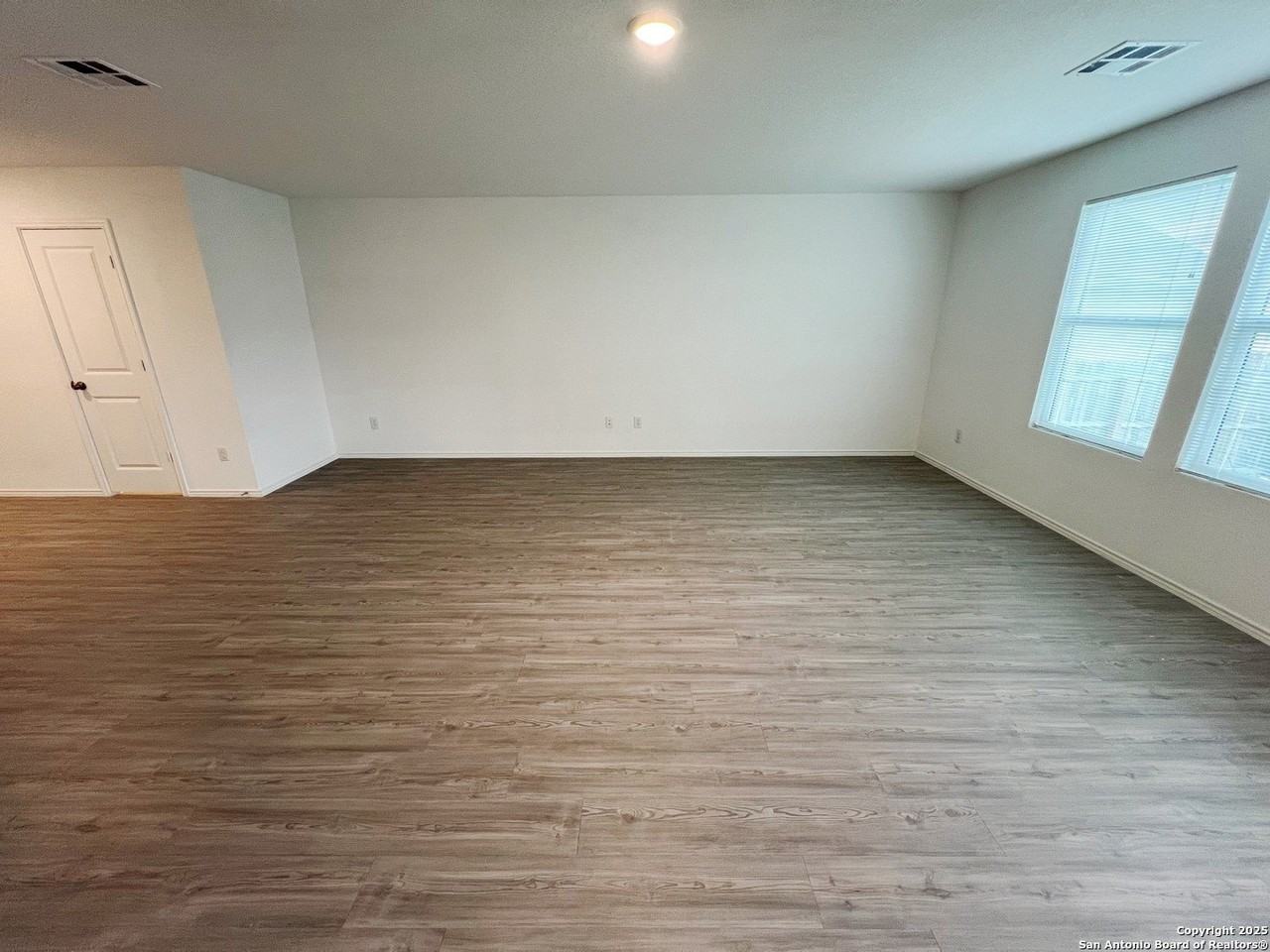 7227 Satellite Way - Photo 6 of 38