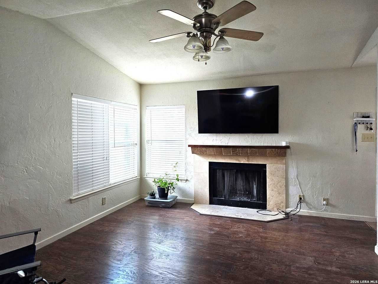 9406 Sugarloaf Dr - Photo 2 of 19