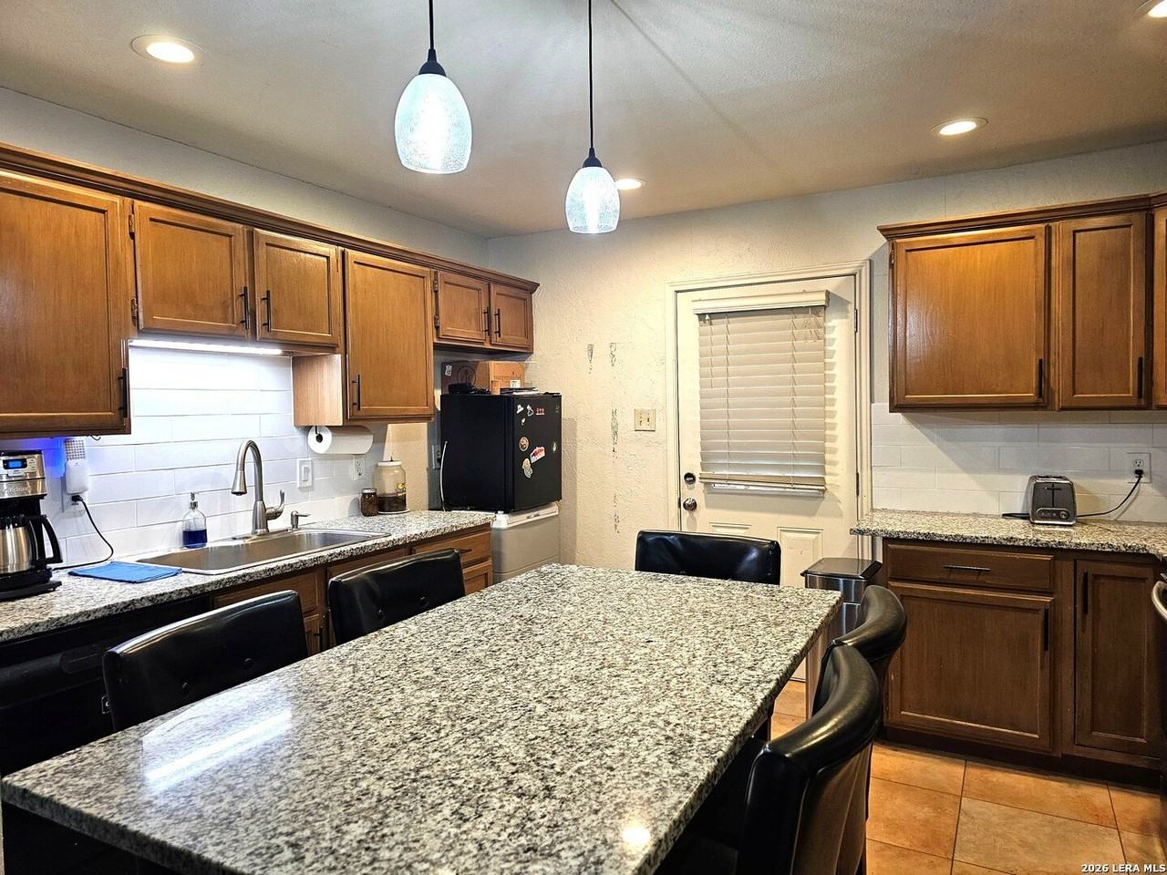 9406 Sugarloaf Dr - Photo 4 of 19