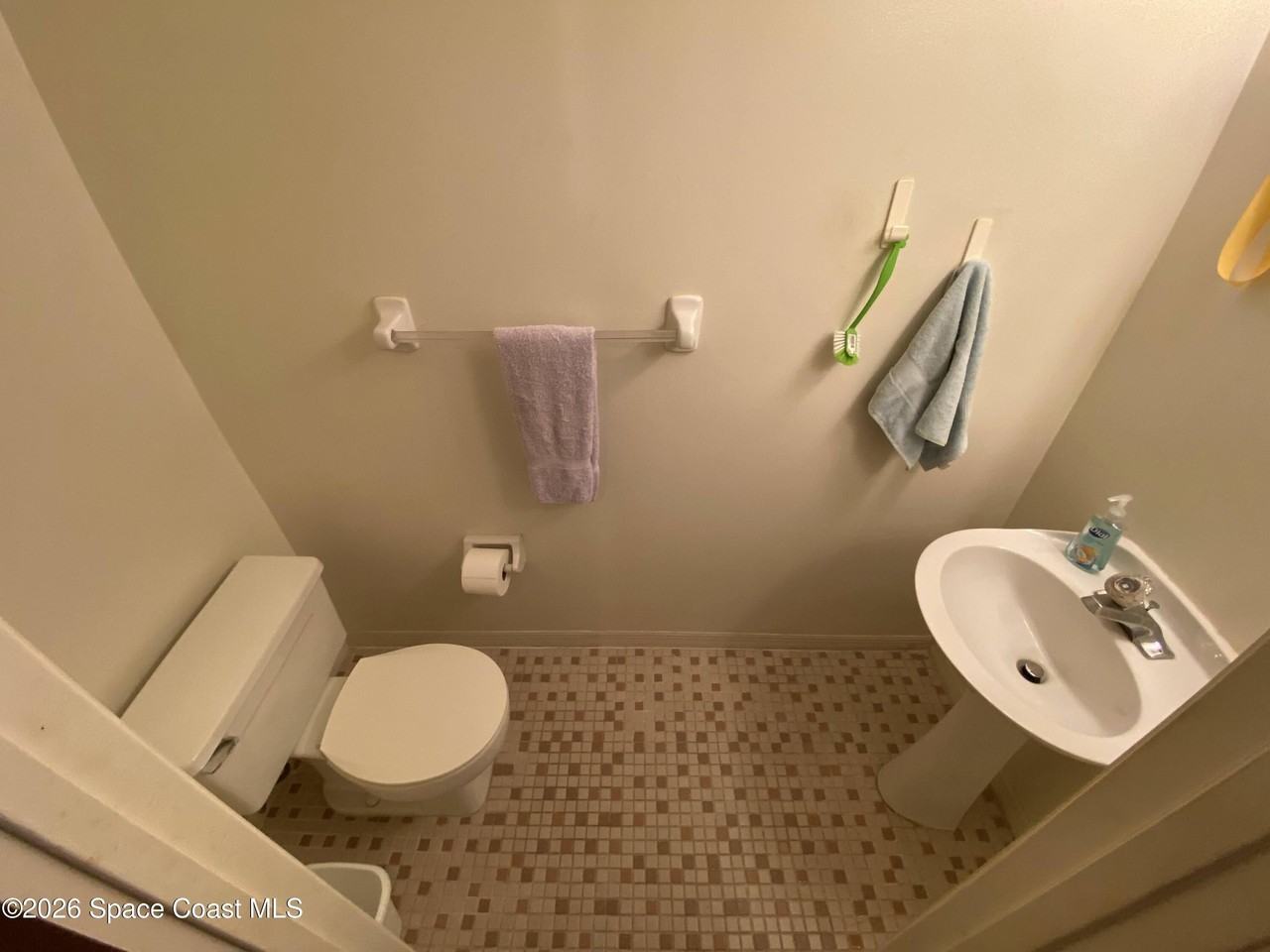 423 Polk Ave - Photo 6 of 16