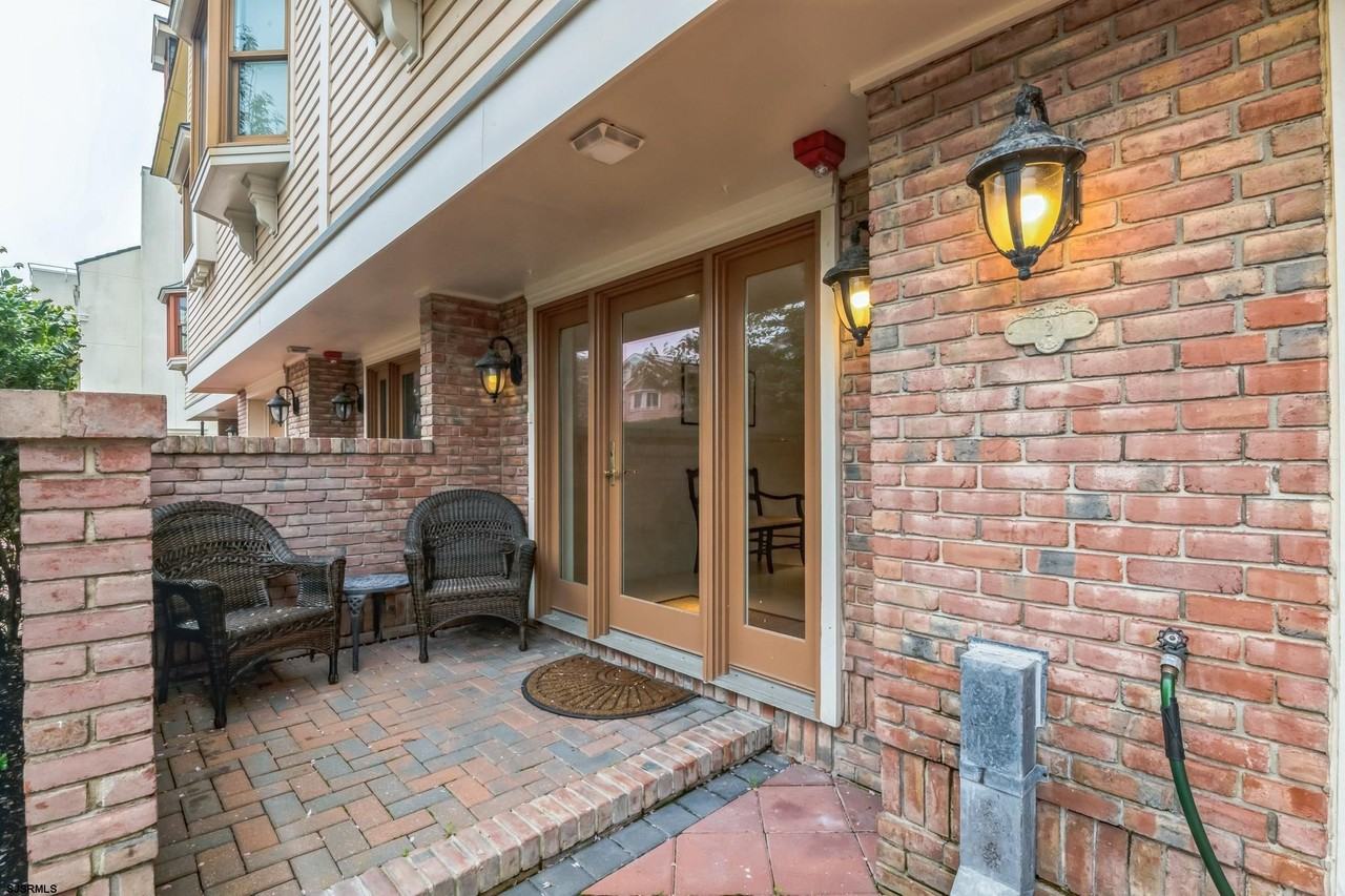 2 S Clermont Ave - Photo 2 of 31