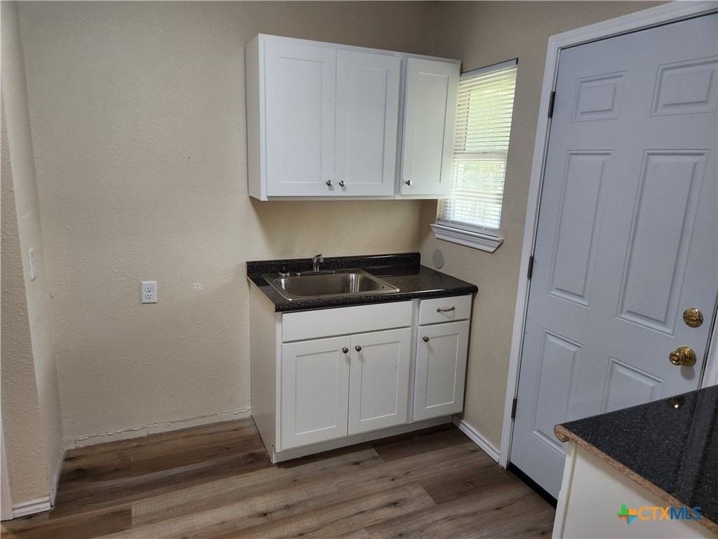 1817 E Barton Ave - Photo 5 of 8