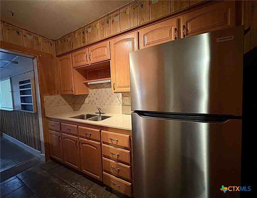 1313 Elia St - Photo 6 of 24