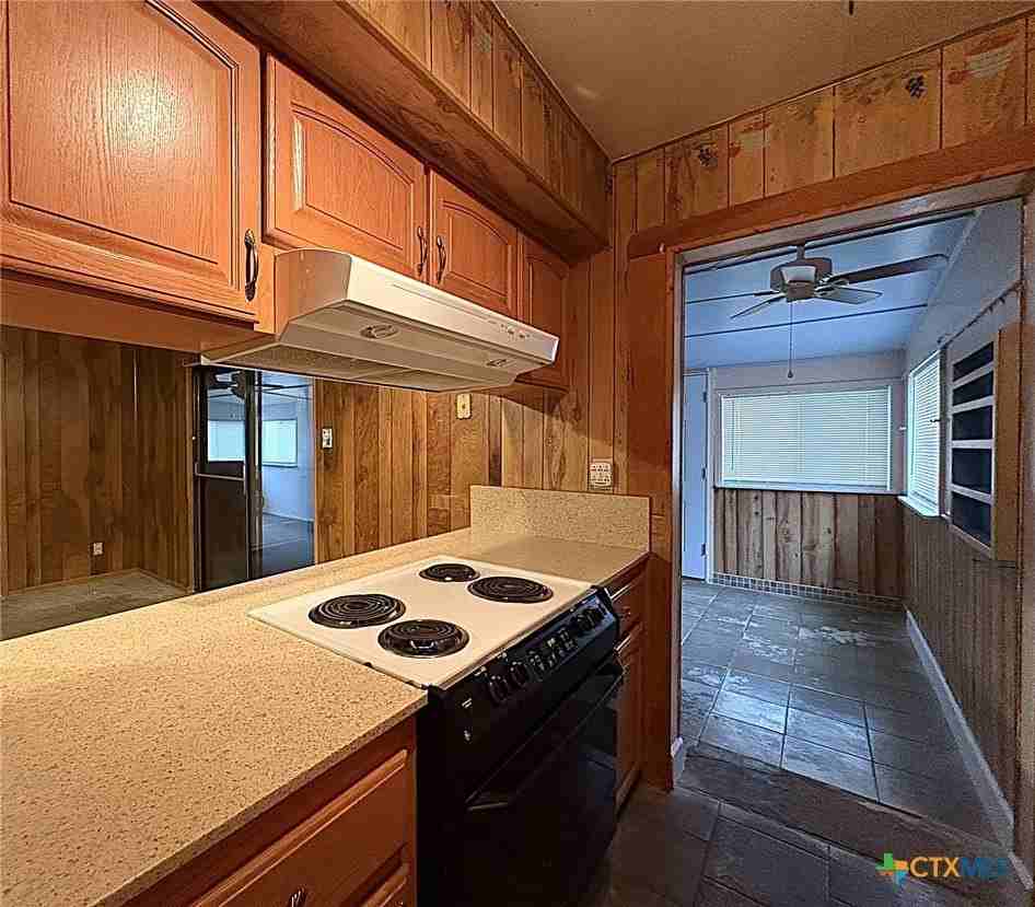 1313 Elia St - Photo 7 of 24