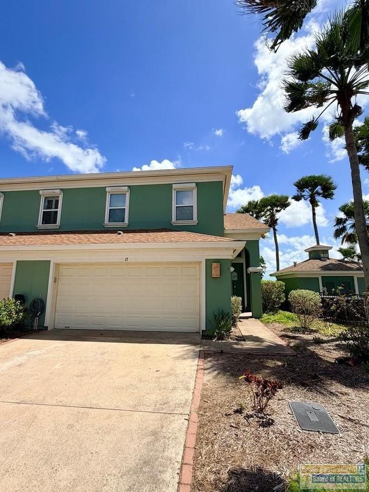 17 Harbor Pt - Photo 2 of 32