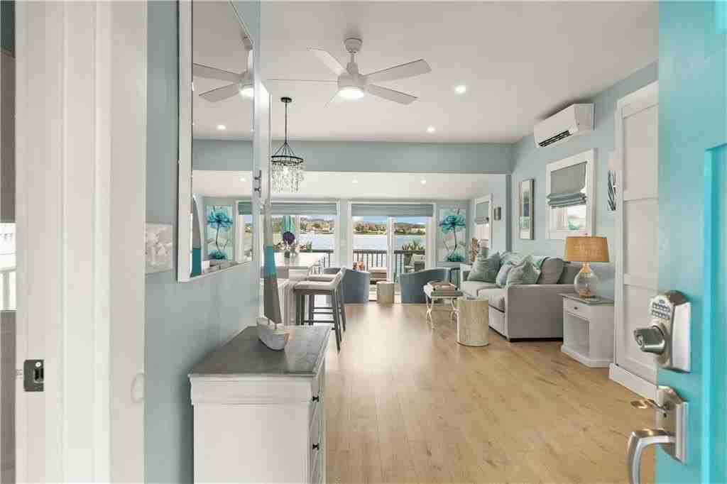 61 Green St - Photo 3 of 29