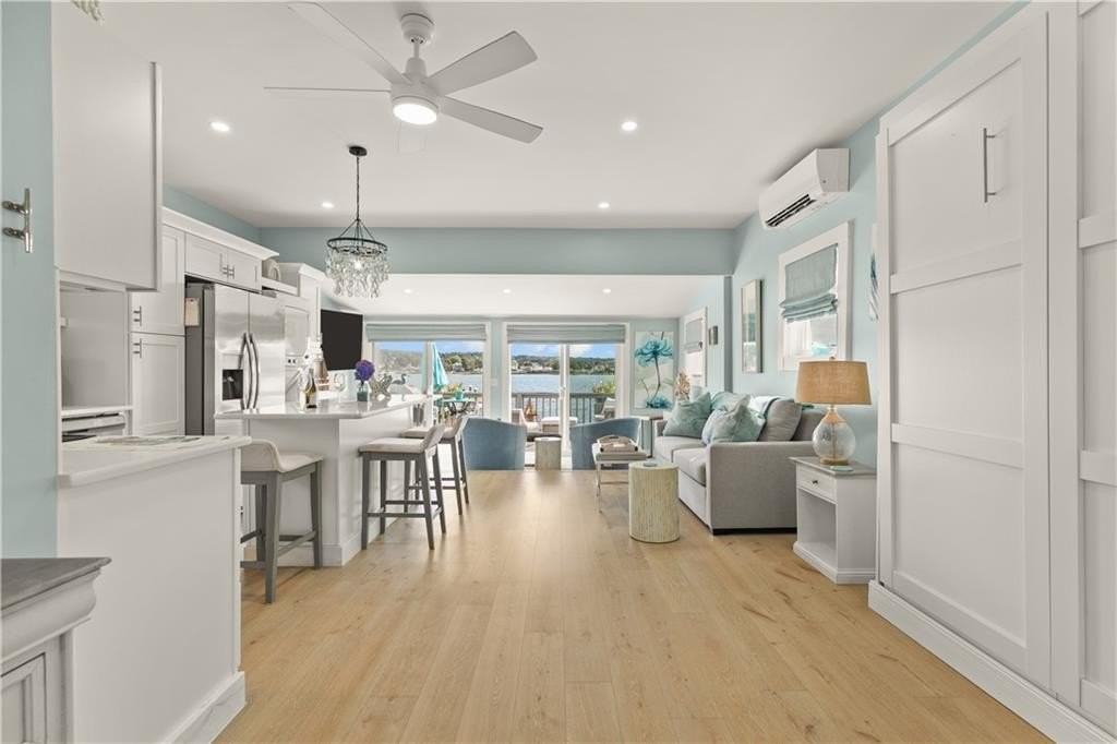 61 Green St - Photo 4 of 29