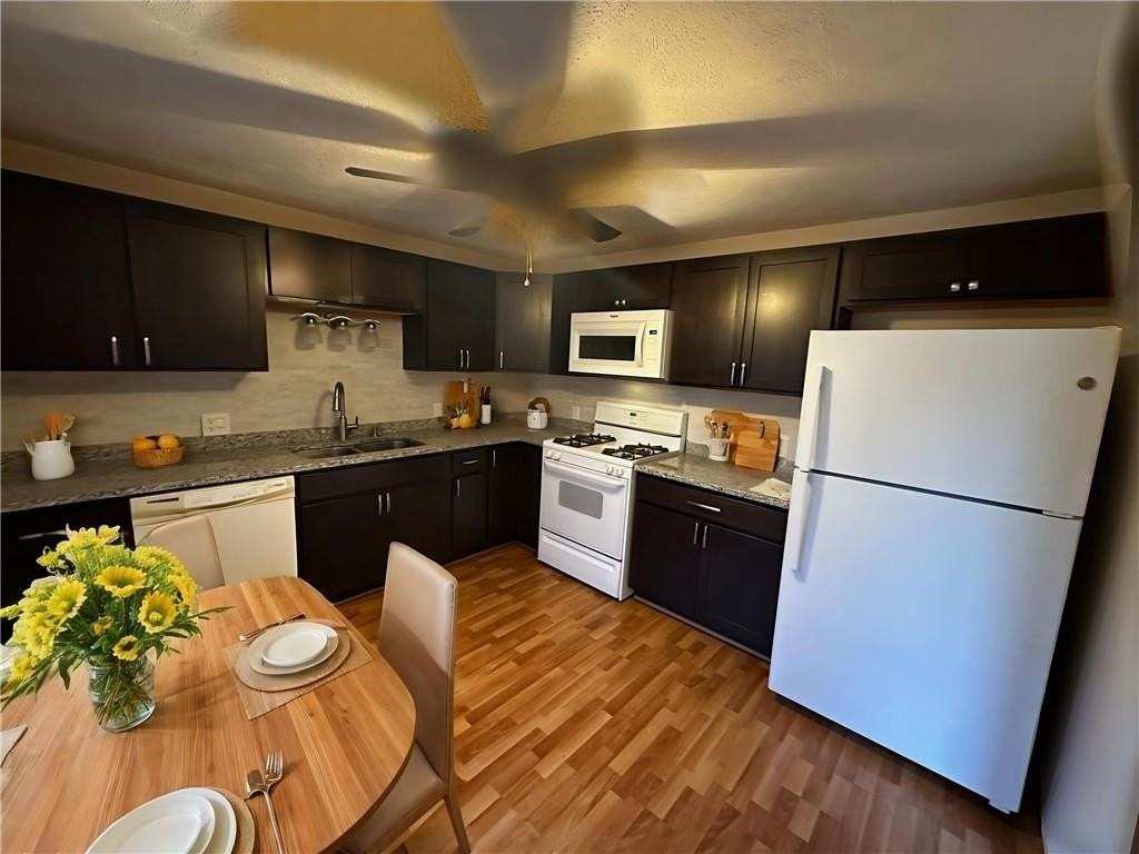 205 Woodside Dr - Photo 2 of 11