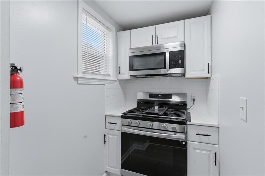 92 Sylvian St Apt 1 - Photo 3 of 18