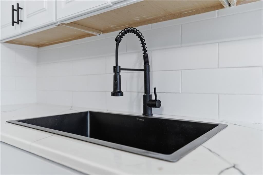 92 Sylvian St Apt 1 - Photo 6 of 18