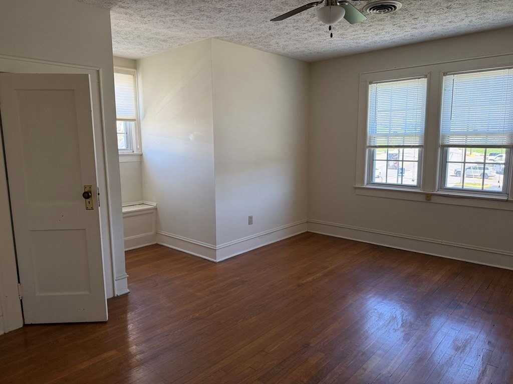 122 E Main St - Photo 3 of 9