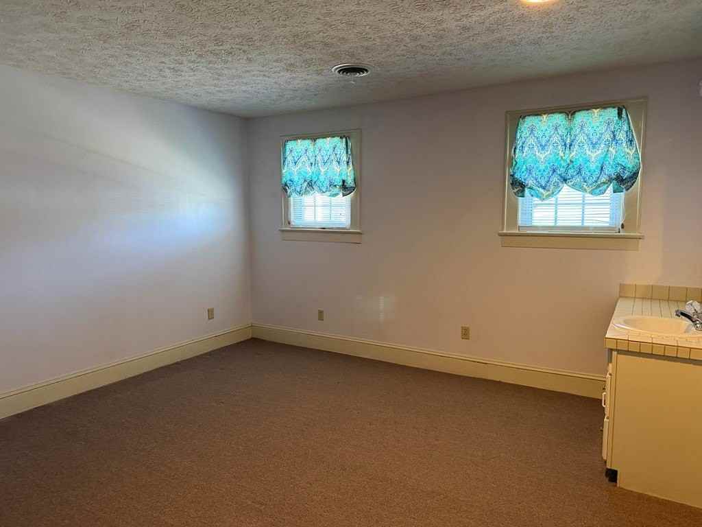 122 E Main St - Photo 6 of 9