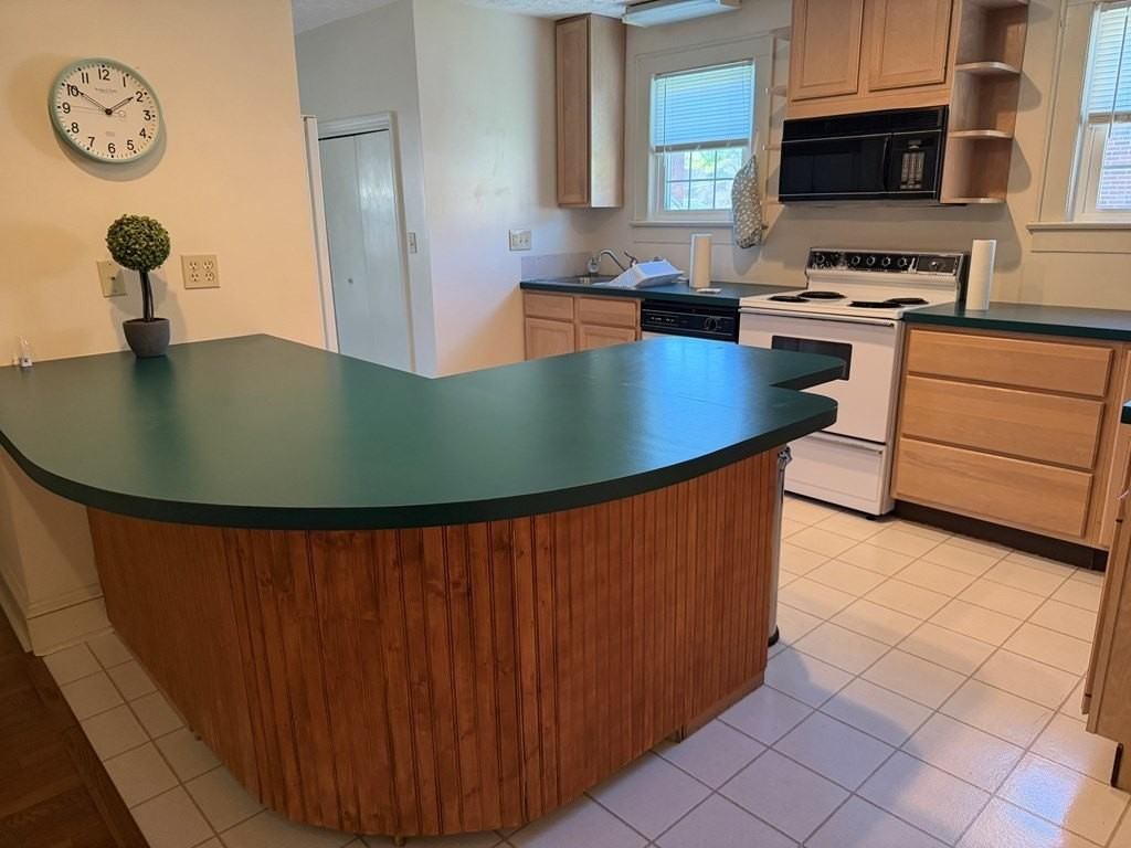 122 E Main St - Photo 7 of 9