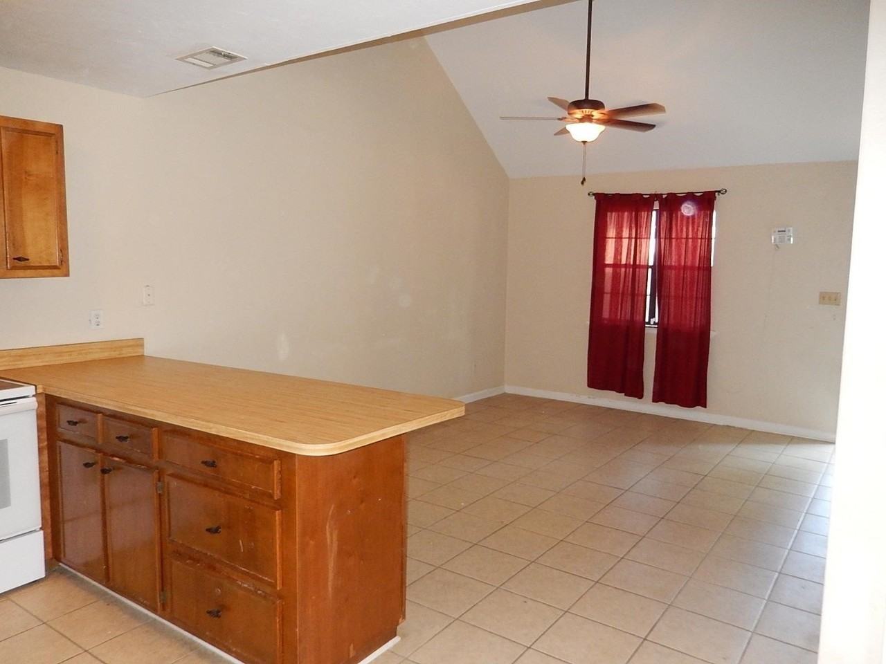 1081 Ocala Rd - Photo 5 of 14