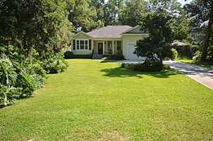 featured image of 2204 Altoona Dr