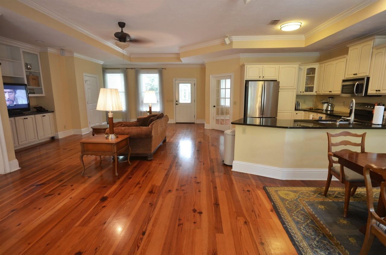 2204 Altoona Dr - Photo 2 of 16