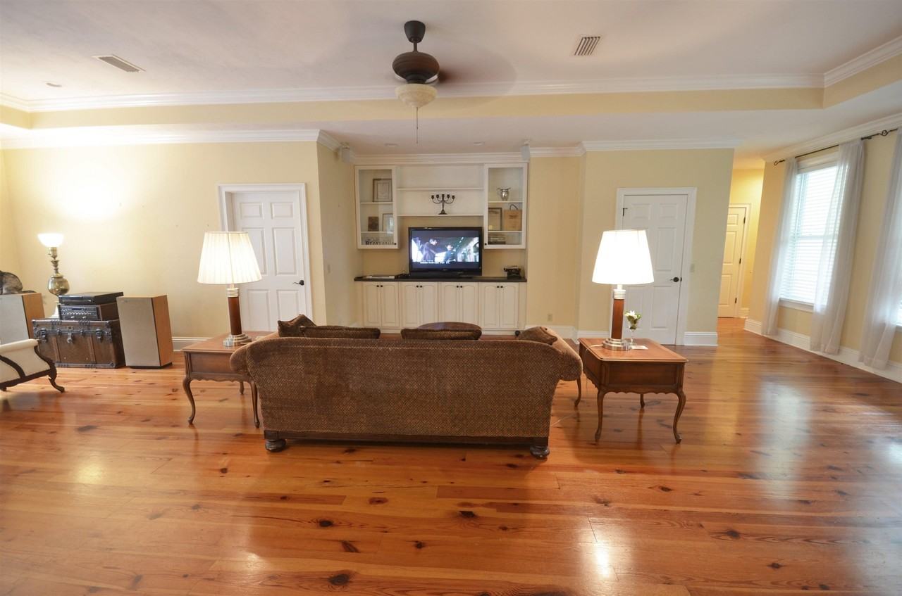 2204 Altoona Dr - Photo 7 of 16