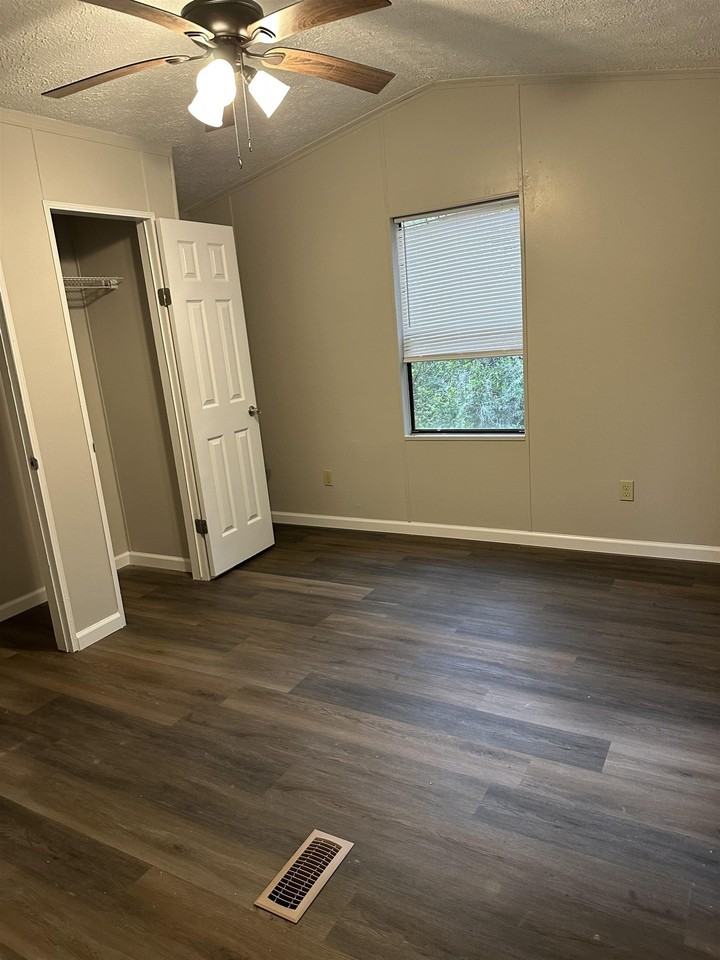 1658 Rankin Ave - Photo 3 of 8