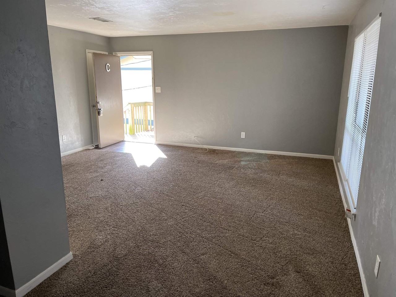 2010 Bradford Ct Apt C - Photo 5 of 9