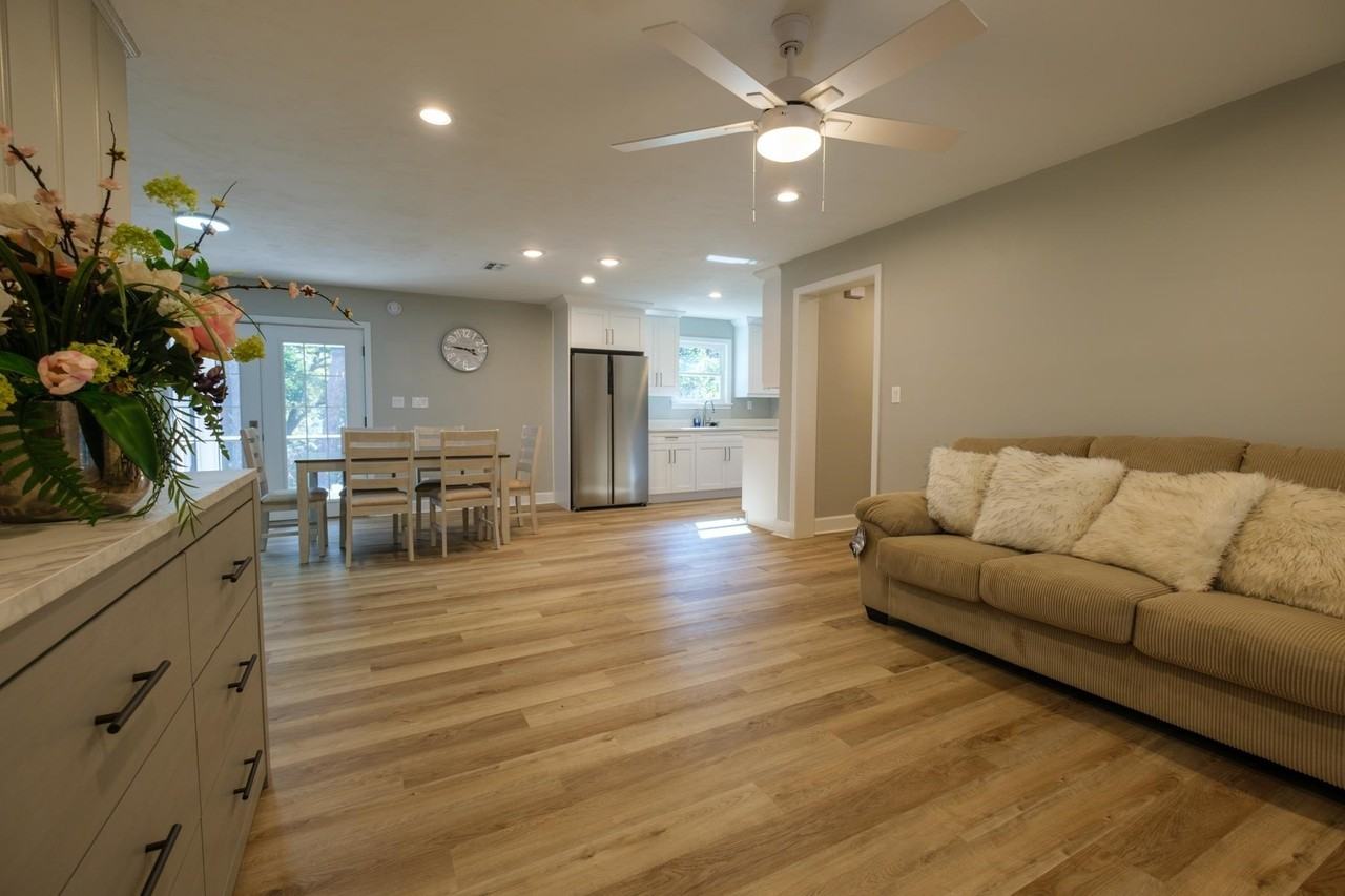 1501 Sharon Rd - Photo 2 of 23