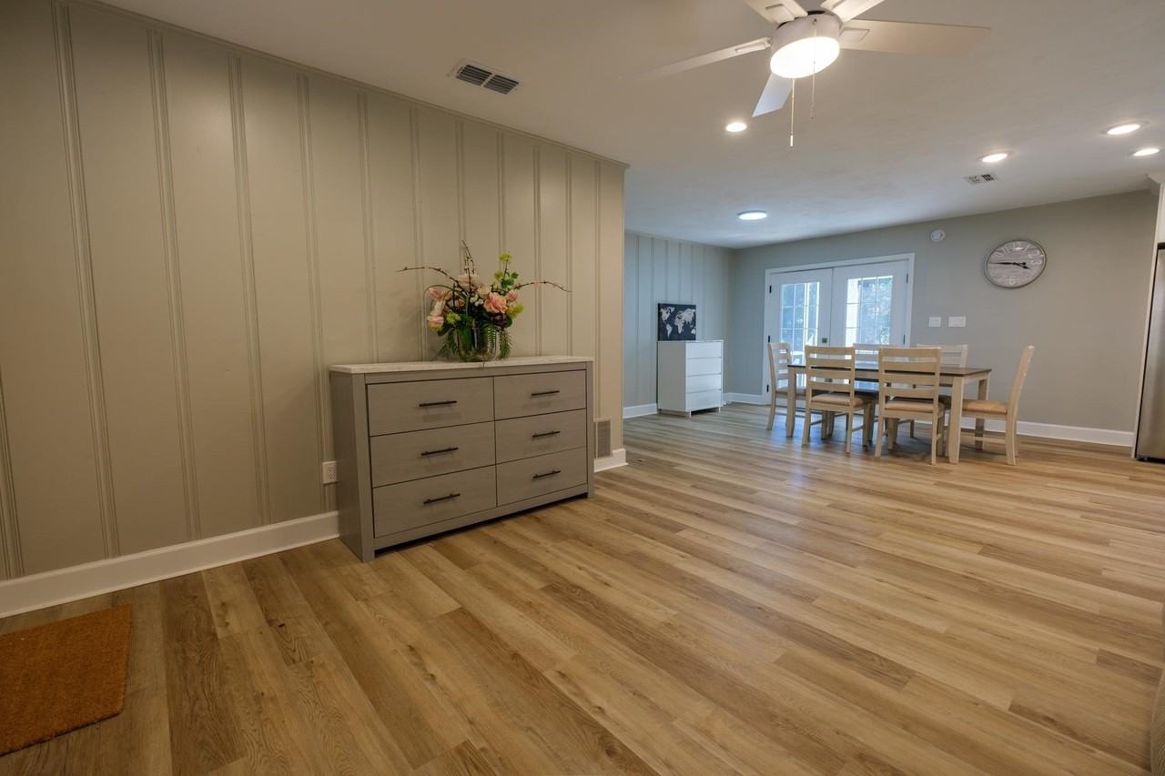 1501 Sharon Rd - Photo 4 of 23