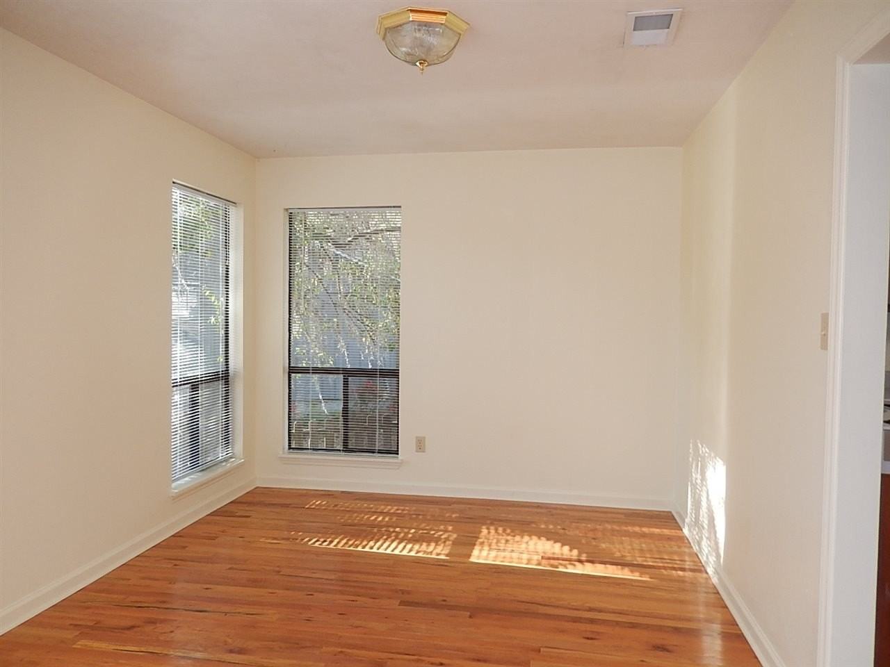 2950 Bayshore Dr - Photo 7 of 32